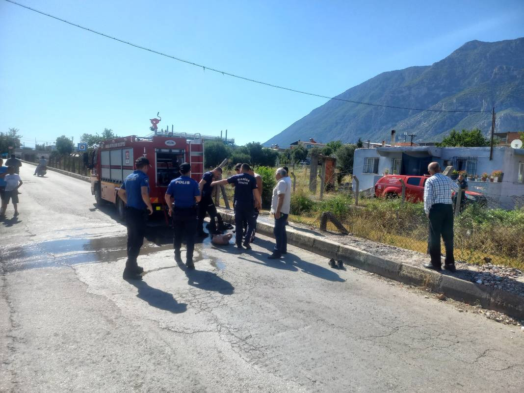 Sulama kanalında bir battı bir çıktı. Boğulma ihbarına giden ekipler şaşkına döndü - Resim: 1